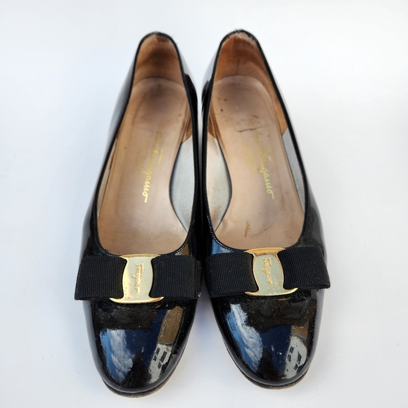 Salvatore Ferragamo Vintage '05 Vara Black Patent Flats With Bow - Picture 3 of 11